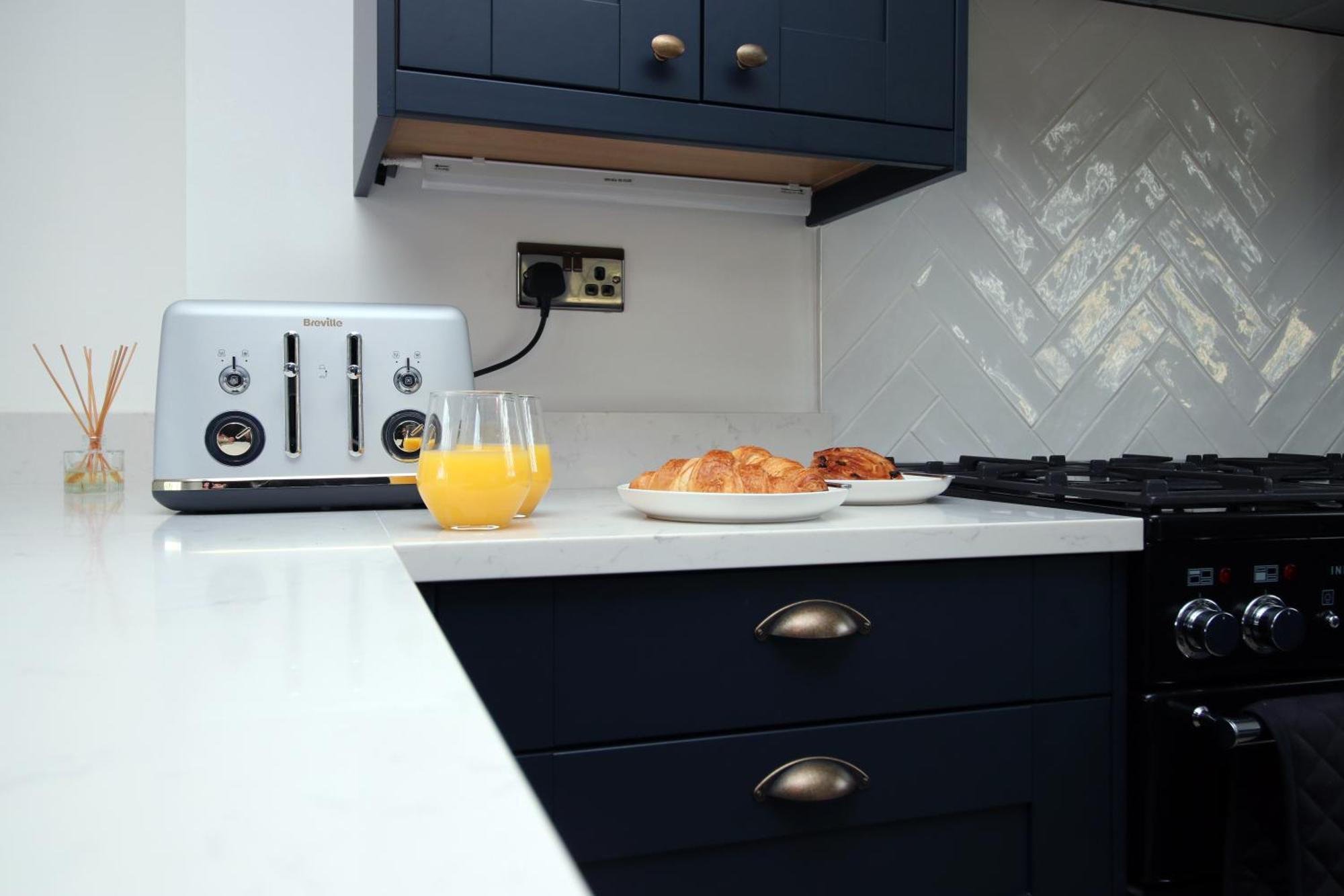 Stylish Home In Bath With Driveway Parking, 10Min From City Dış mekan fotoğraf