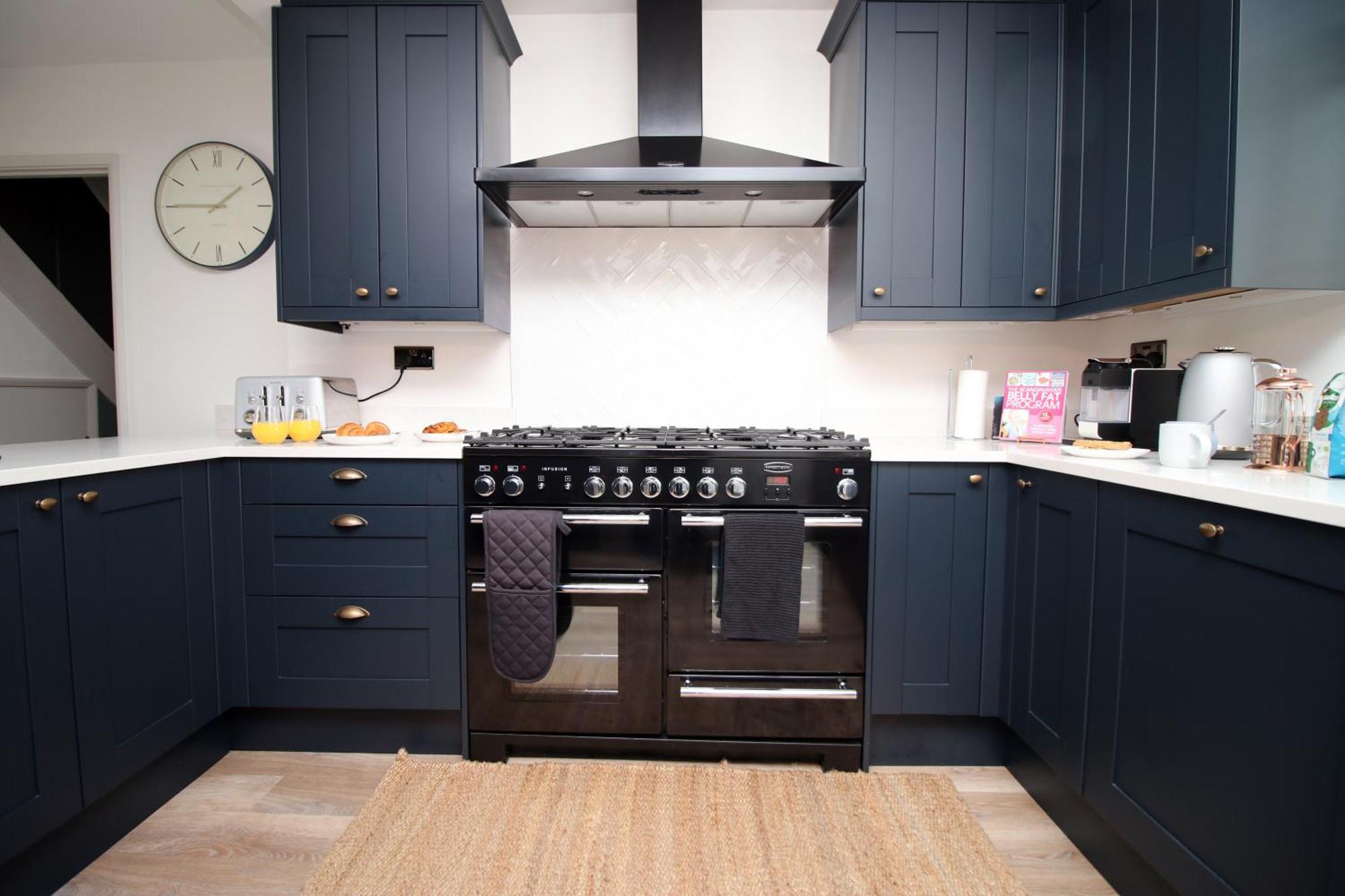 Stylish Home In Bath With Driveway Parking, 10Min From City Dış mekan fotoğraf